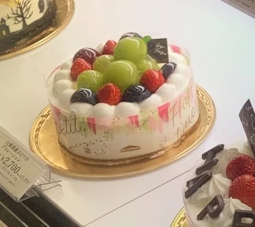 今回購入したものと同じシャインマスカットがのったケーキ
